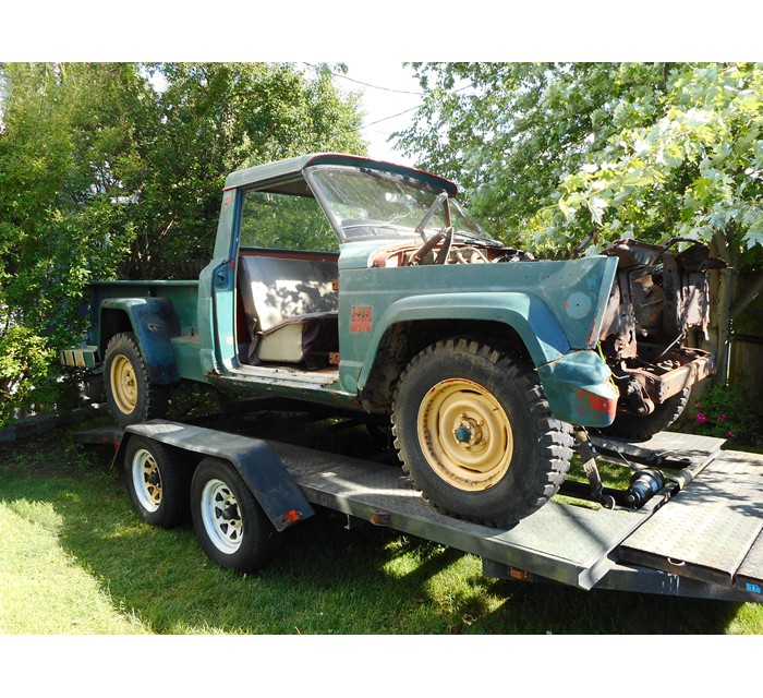 1967 Jeep J2000 Gladiator Truck with Thriftside Bed 4