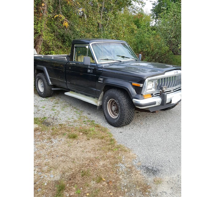 1985 Jeep J10 with Most Accessories 7