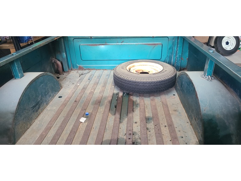1971 Jeep J-2000 Bed 3