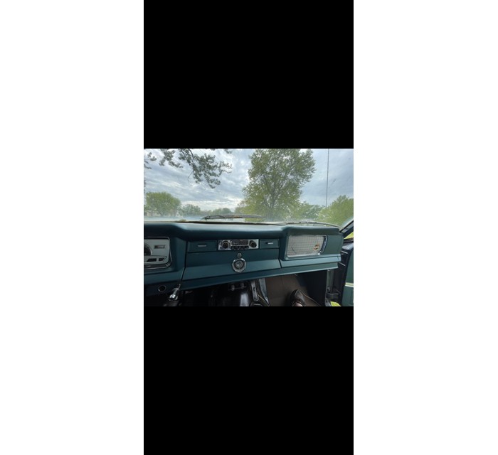 1966 Jeep Wagoneer 2