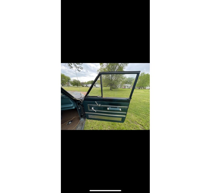 1966 Jeep Wagoneer 3