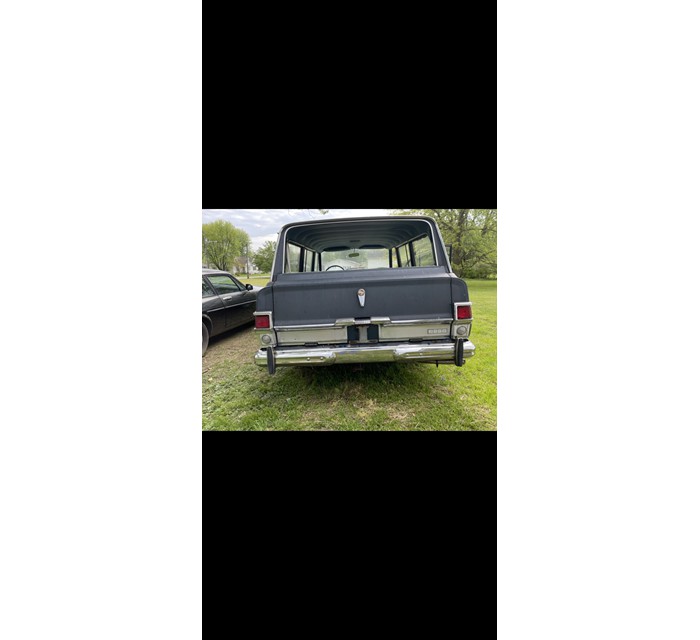 1966 Jeep Wagoneer 8