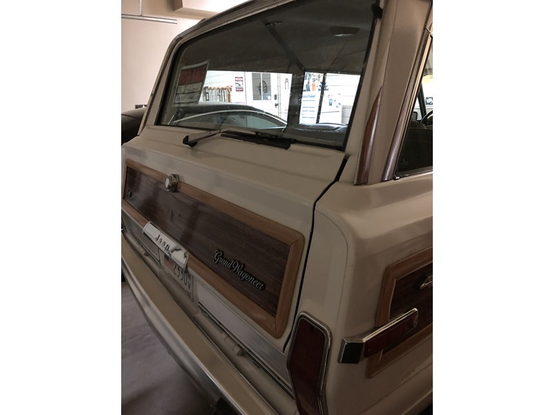 1989 Jeep Grand Wagoneer 6