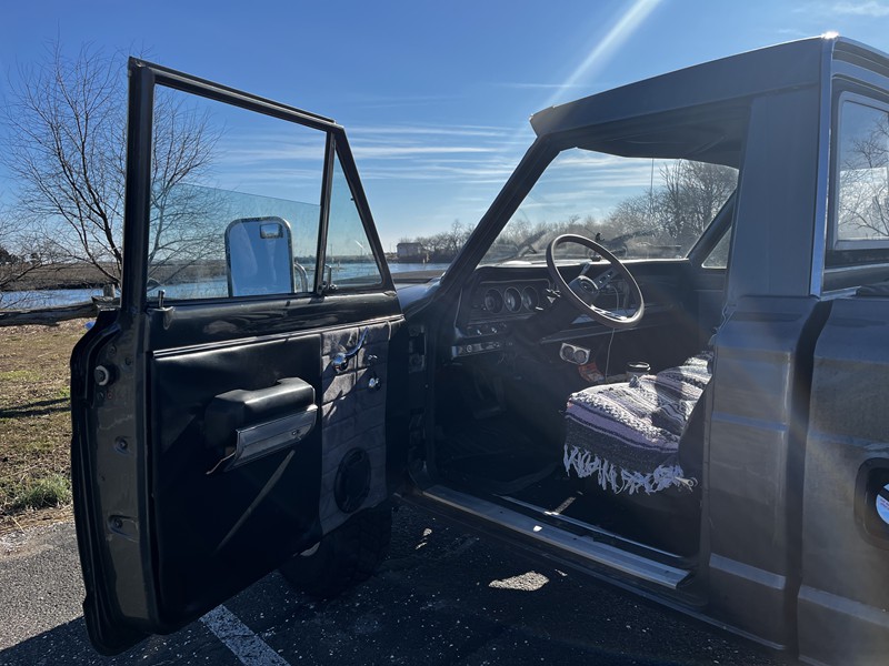 Jeep J10 Pickup Truck 7
