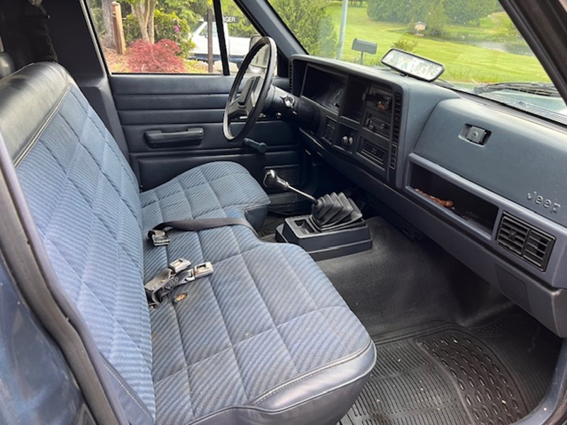 1988 Jeep Comanche 4x4 Short Bed with Topper 4.0L 5spd 6