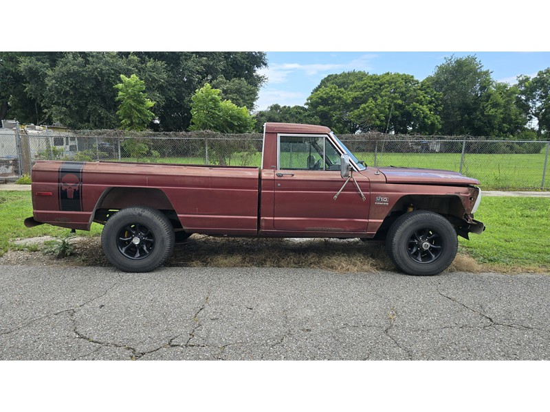 1986 Jeep J10 4WD V8 1