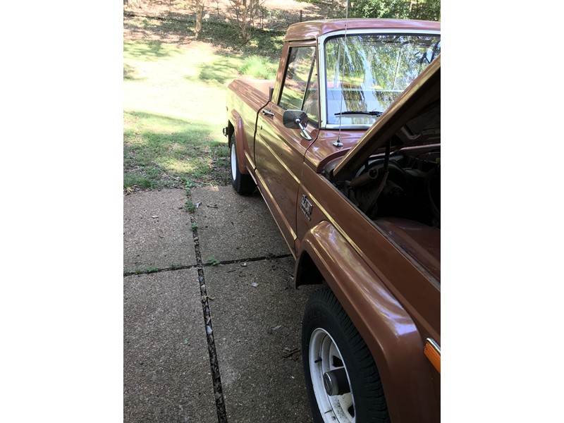 1983 Jeep J10 Pickup V8 automatic transmission 4 wheel  3